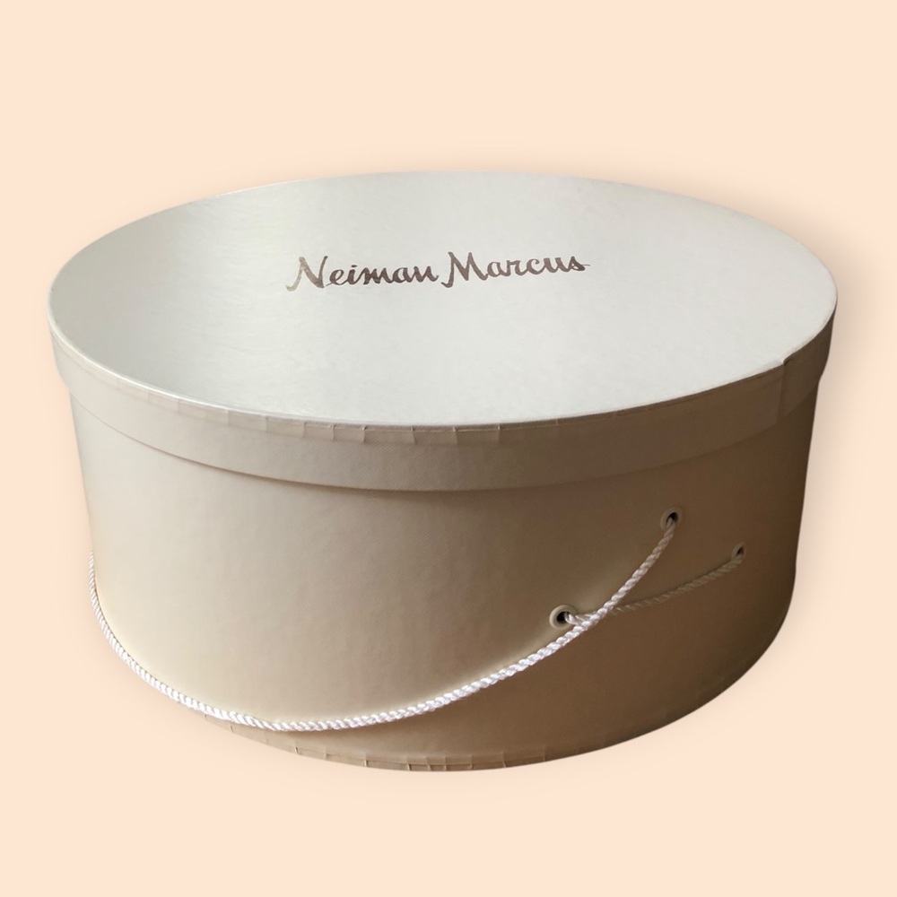 Vintage Neiman Marcus Logo Hat Box Round w/ Handle 16x6.5” Ivory Cream Clean - Picture 3 of 7